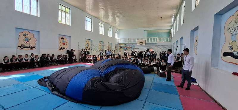 "Мобильный планетарий" в школах г.Бохтар