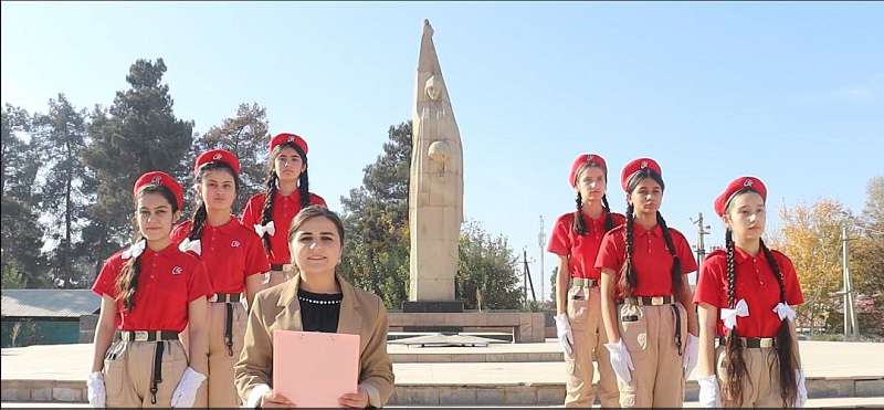 Юнармейцы почтили память Героев на Аллее Славы в районе  Балхи.