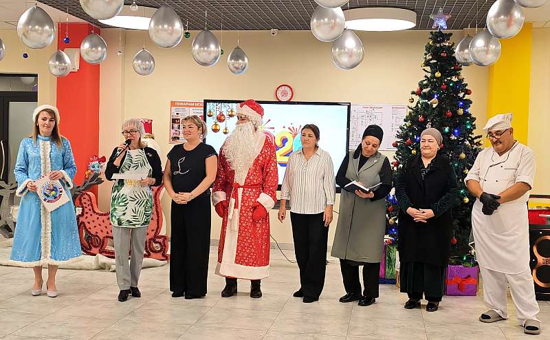 Новогодний кулинарный поединок: в школе им. М.В. Ломоносова победила дружба!