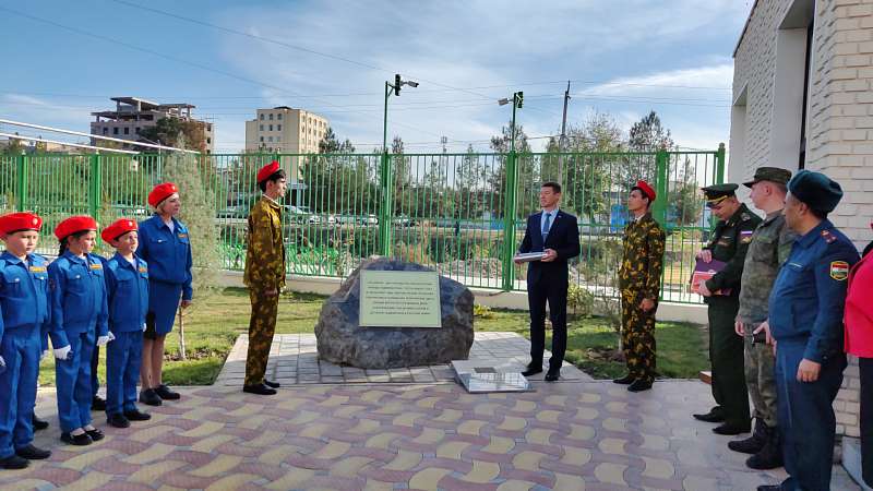 Мы заложили у памятного камня капсулу времени с посланием потомкам 2043 года