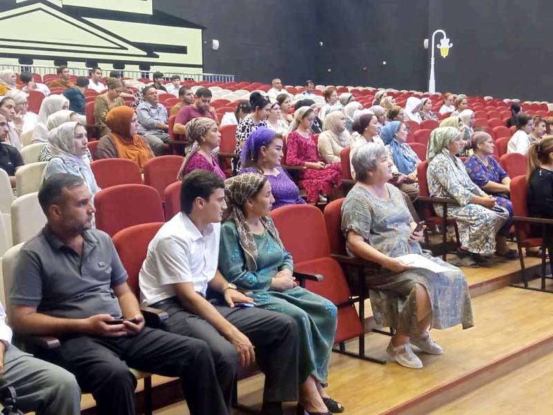 «Создаем атмосферу поддержки: состоялась встреча с родителями выпускников»