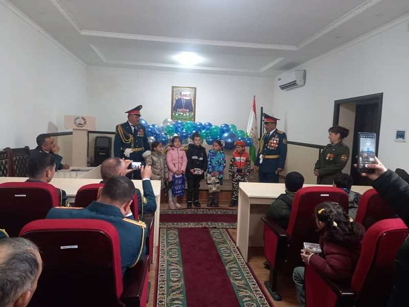 Дети поздравили сотрудников КЧС